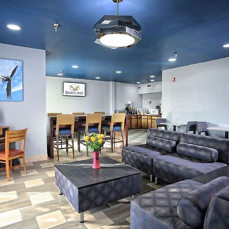 Eagles Nest Inn Стейтсборо Экстерьер фото