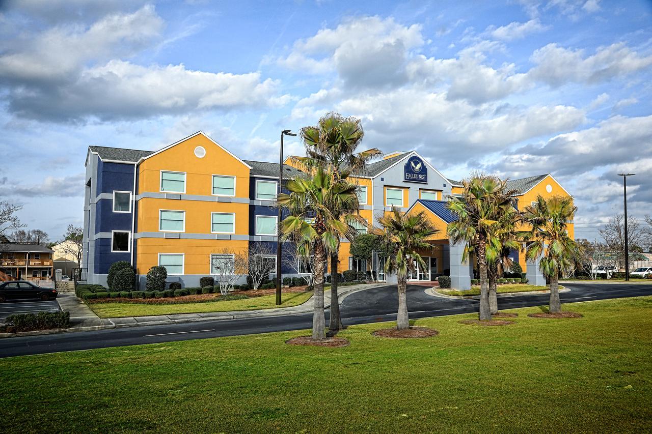 Eagles Nest Inn Стейтсборо Экстерьер фото