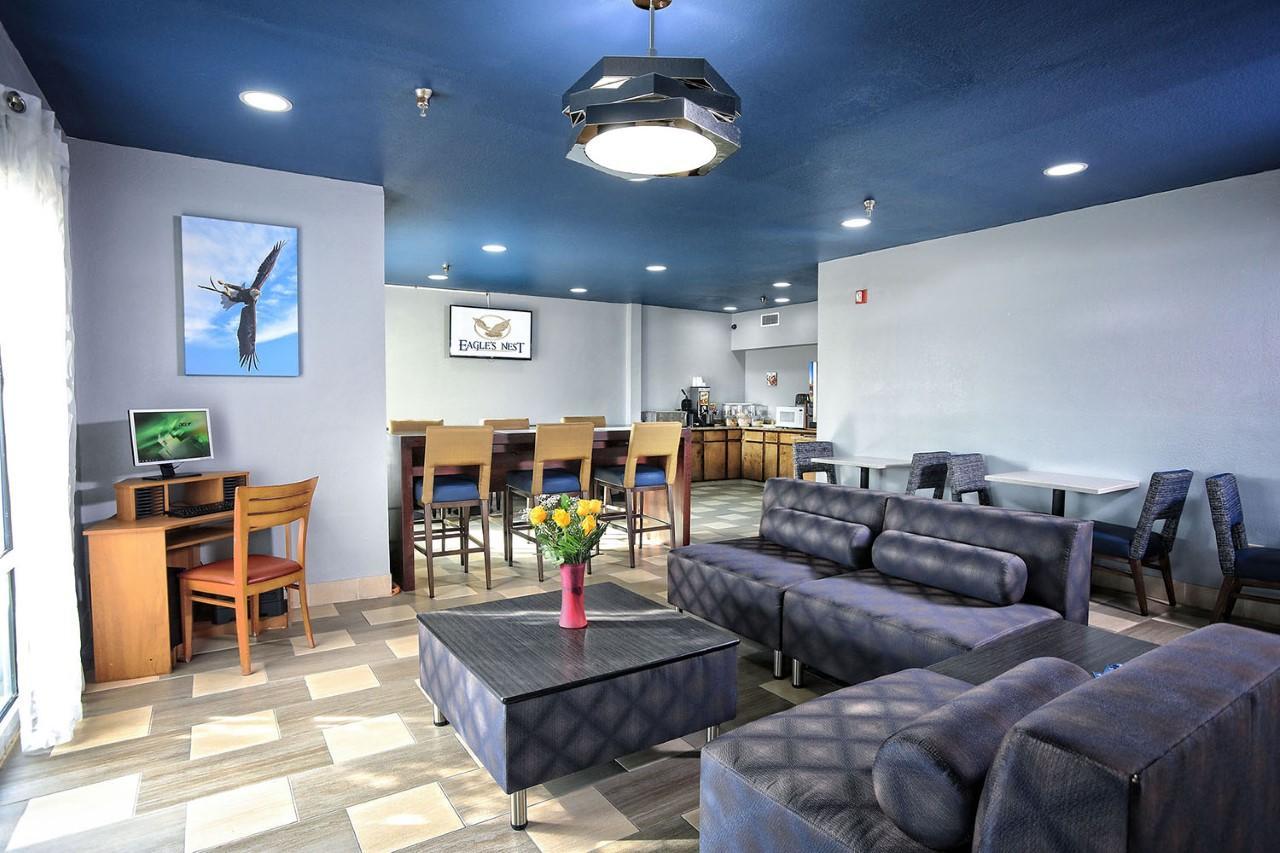 Eagles Nest Inn Стейтсборо Экстерьер фото