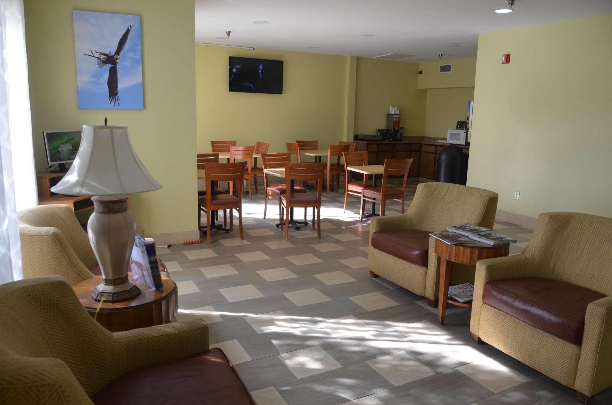 Eagles Nest Inn Стейтсборо Экстерьер фото