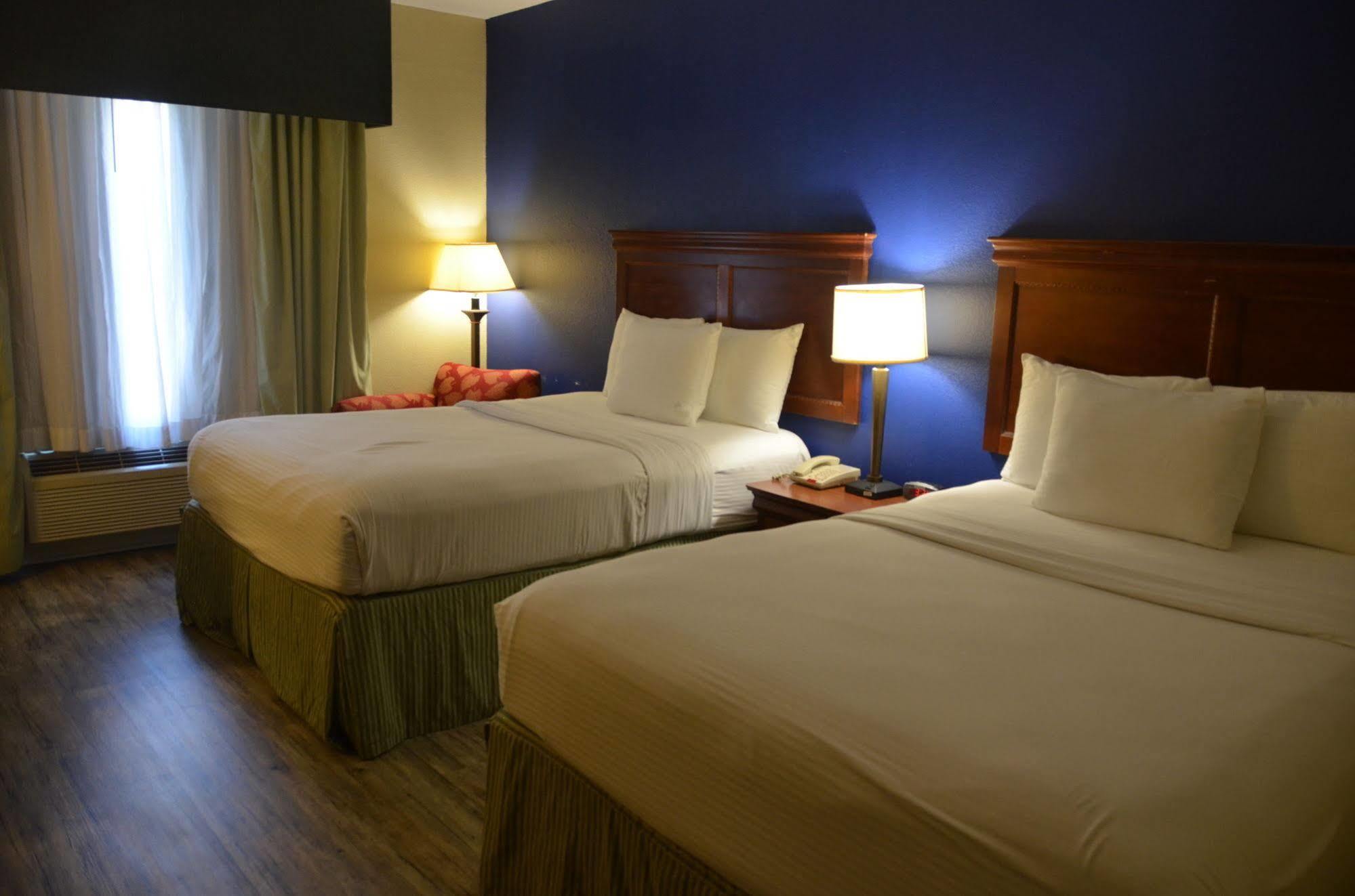 Eagles Nest Inn Стейтсборо Экстерьер фото