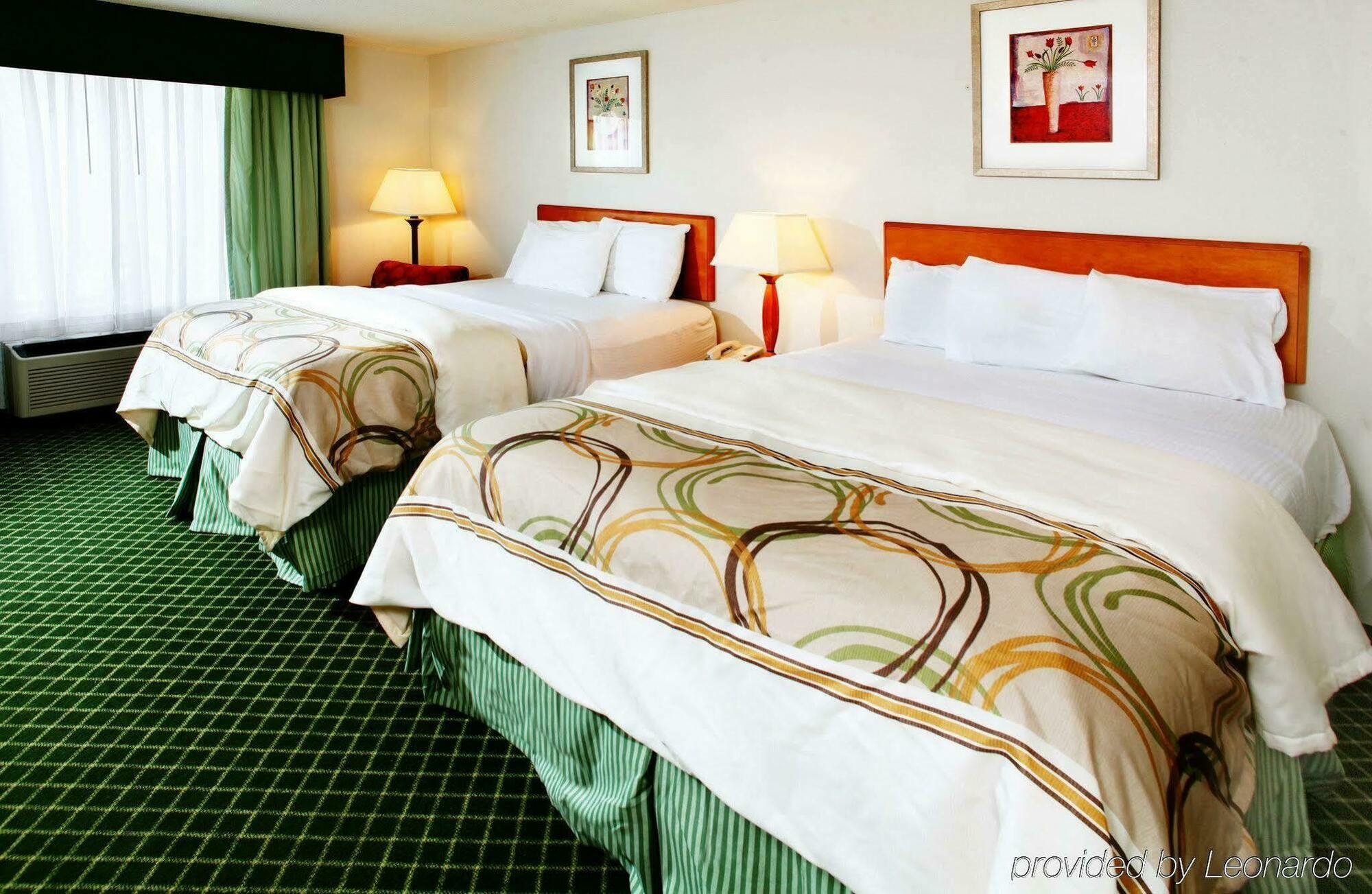 Eagles Nest Inn Стейтсборо Экстерьер фото